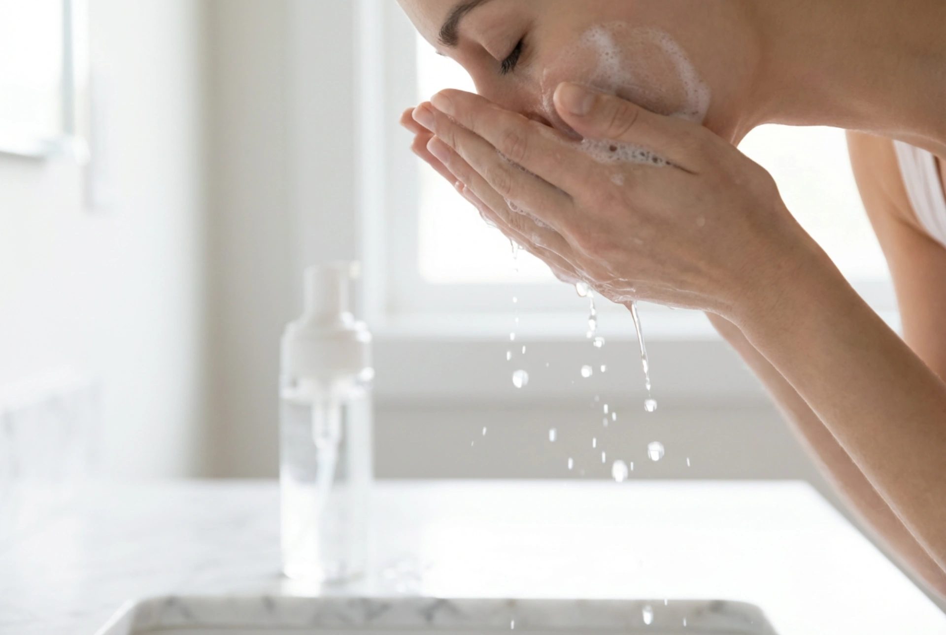 Njega kože sklone nepravilnostima: Vodič za nježno čišćenje lica