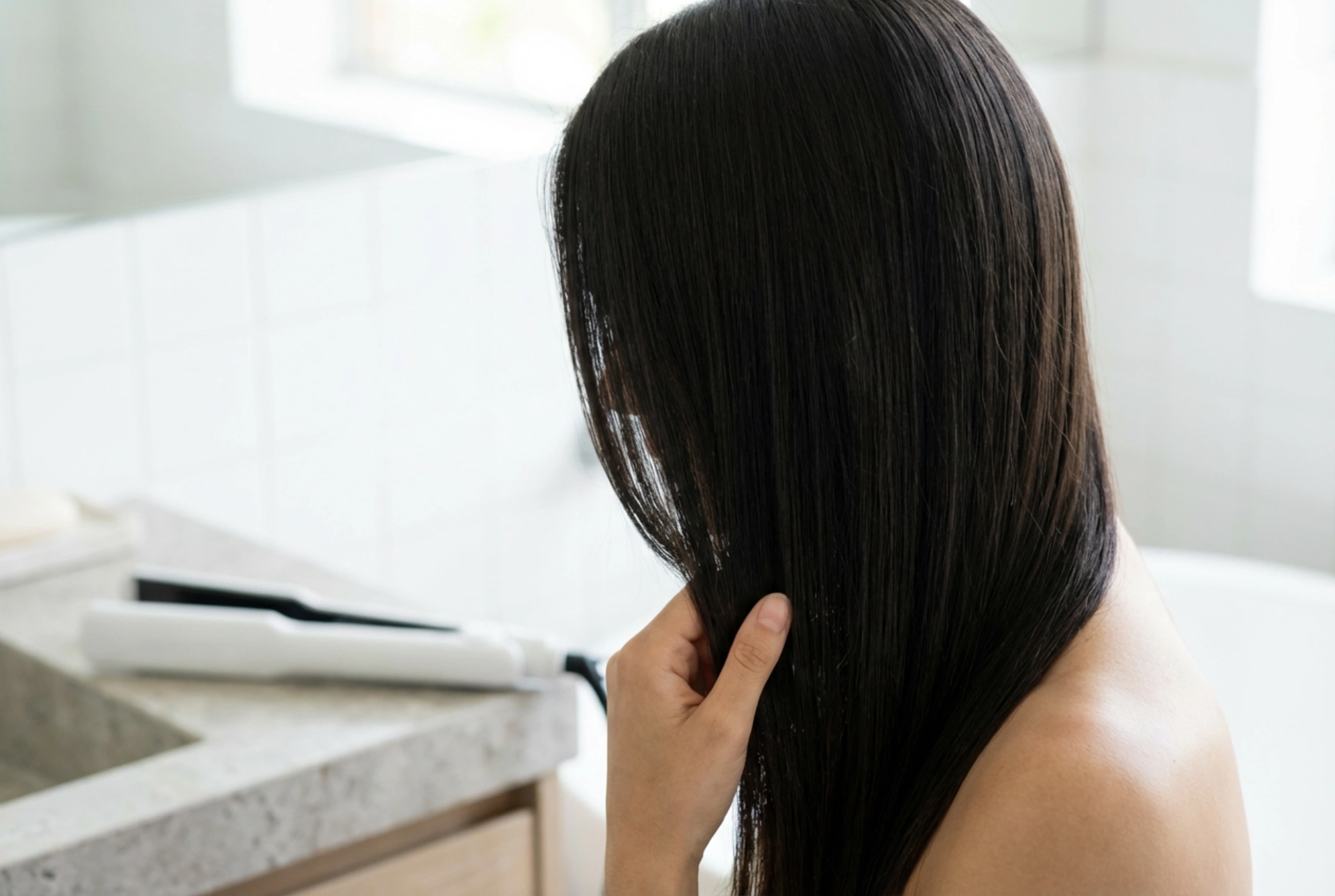 Keratinska pegla za kosu: glatki pramenovi, sjaj i zaštita od visoke temperature