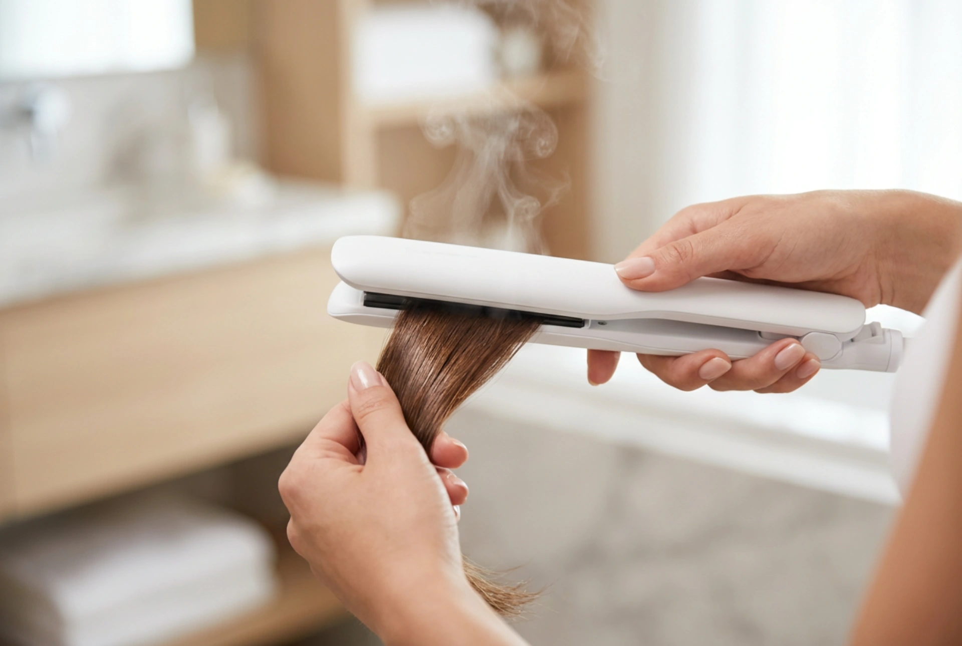 Parne pegle za kosu: kako rade i kako nježnije ravnati kosu