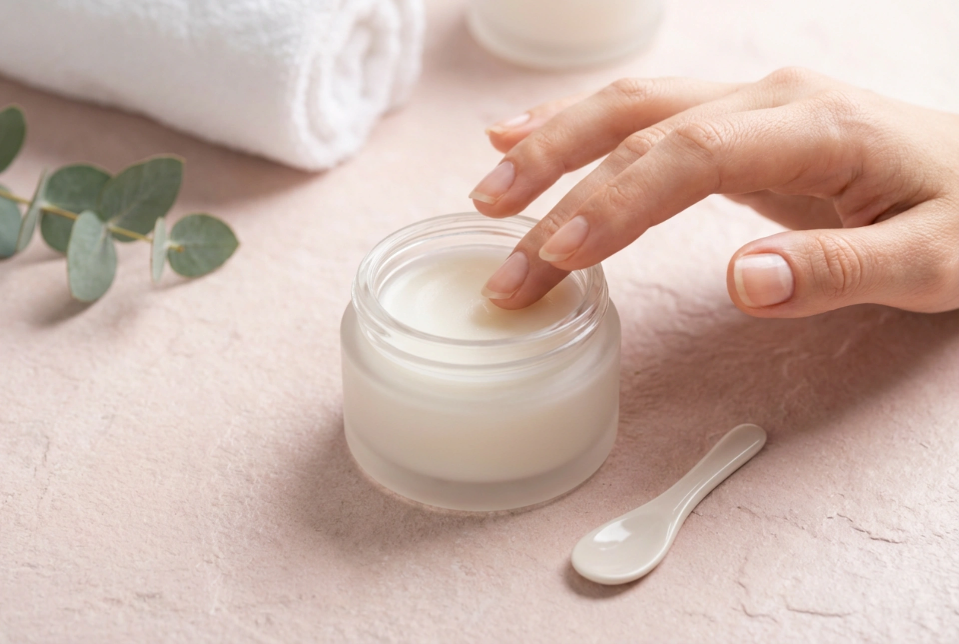 Balzam s hijaluronskom kiselinom: hidratacija bez ljepljivosti, primjena