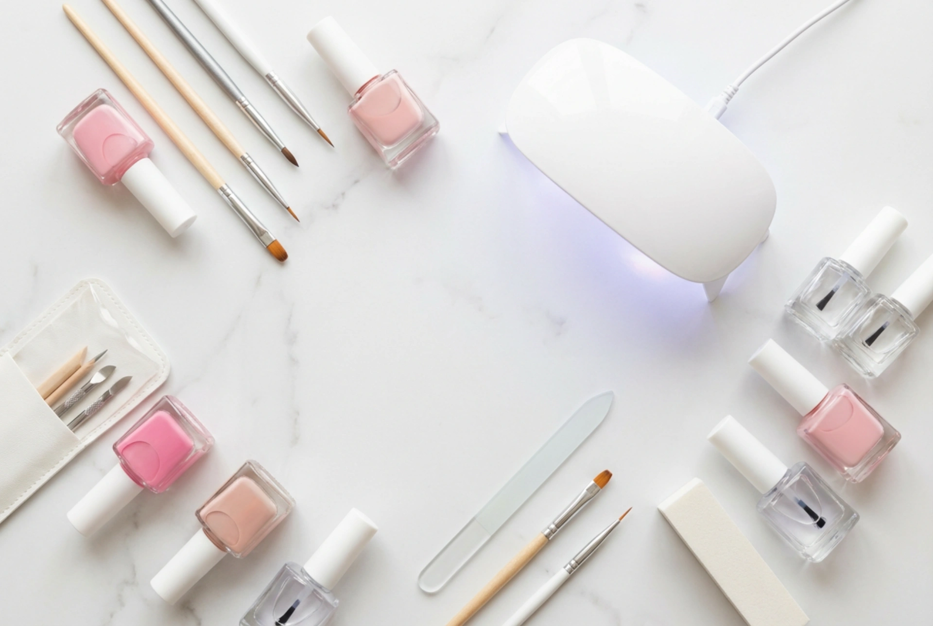 Setovi za produljivanje noktiju: što sadrže i kako početi