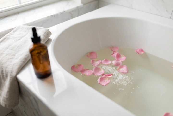Opuštajuća kupka sa soli: aromatični dodaci i ritual