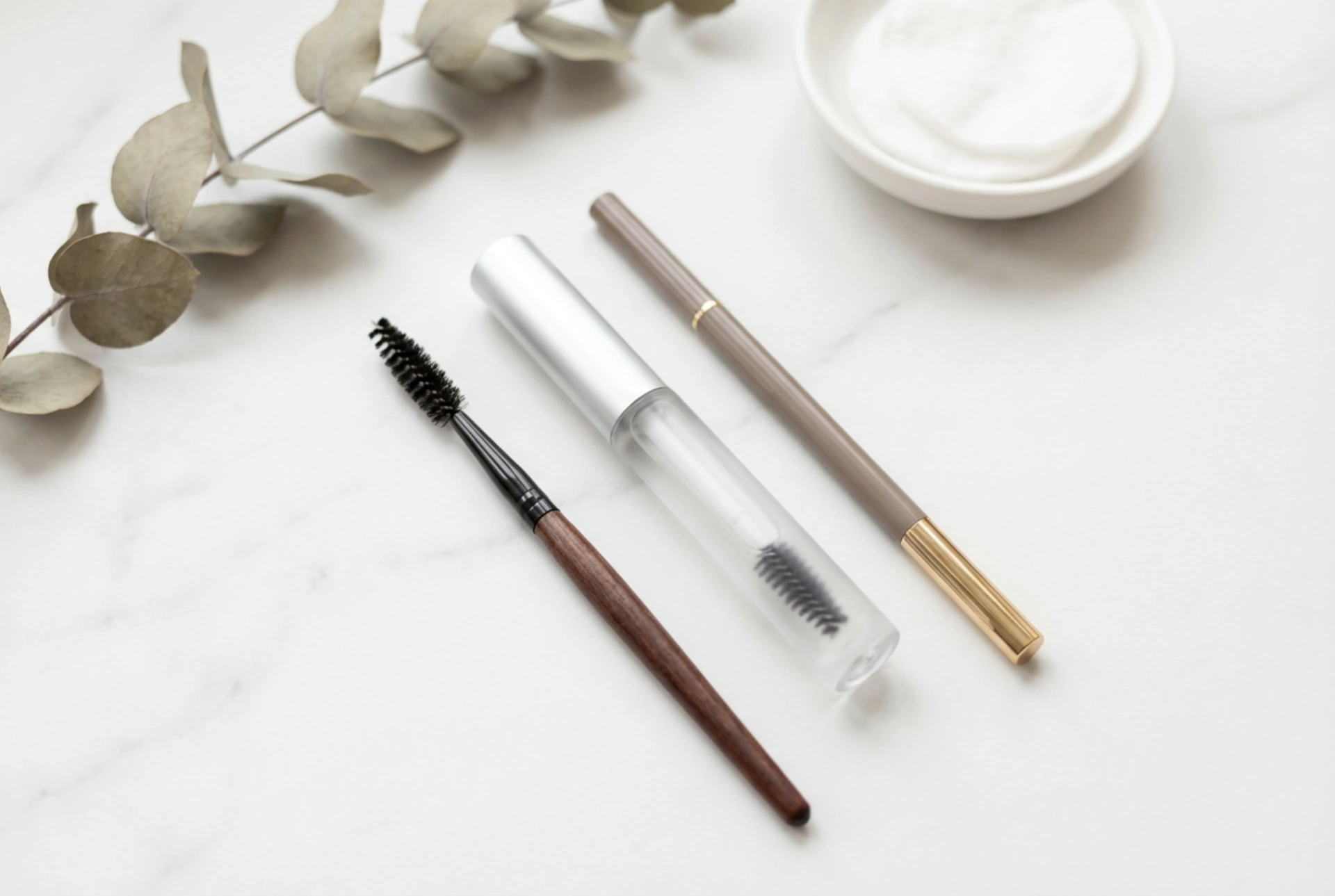 Prirodne obrve bez pretjerivanja: tehnike, proizvodi i pogreške