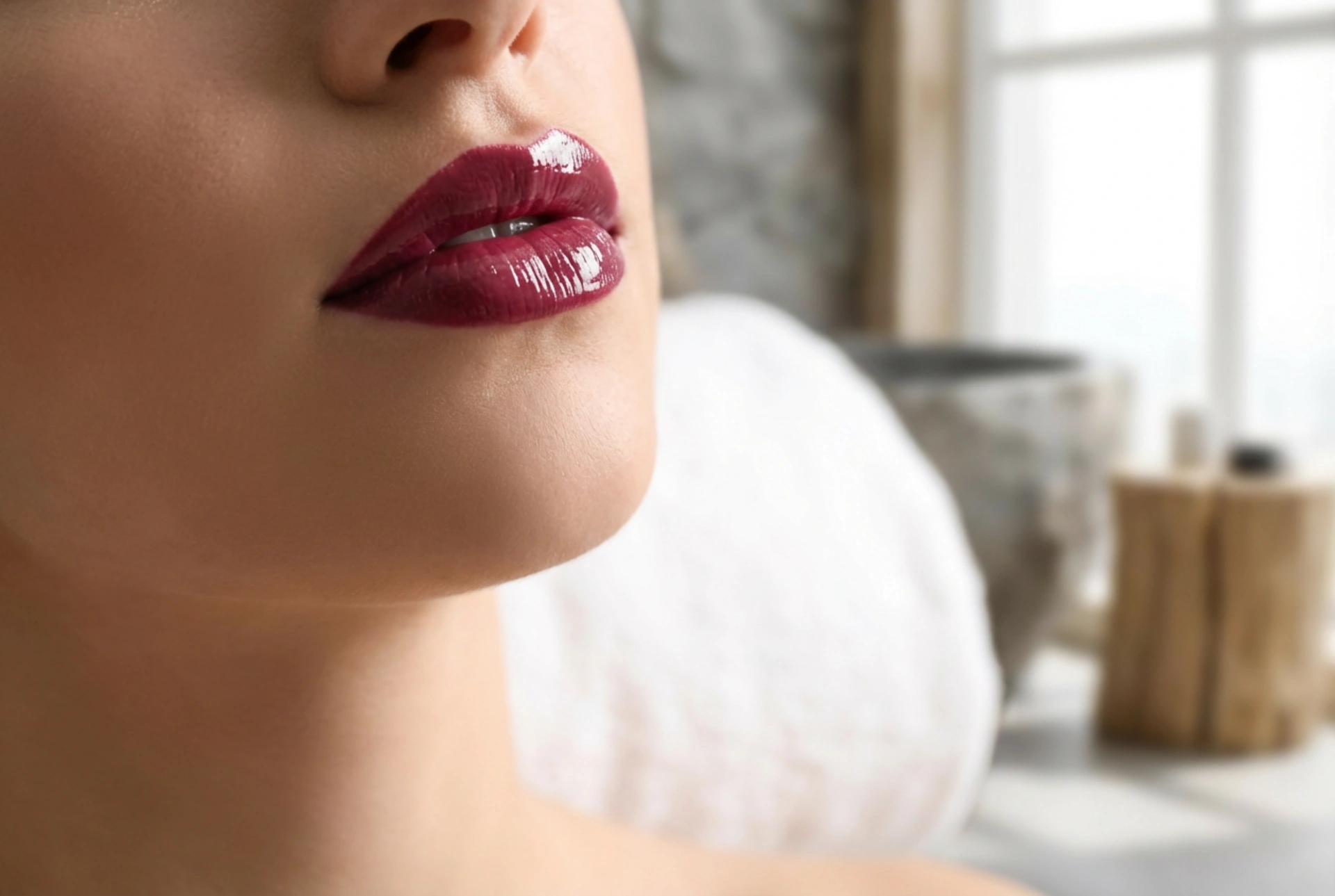 Vinilni ruž korak po korak: kako postići glatki sjaj i čistu konturu